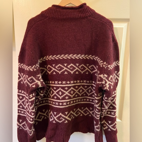 Mens rare find sweater - Picture 2 of 3